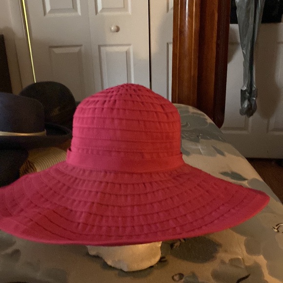 Woman’s hat color like mauve beautiful - Picture 4 of 8